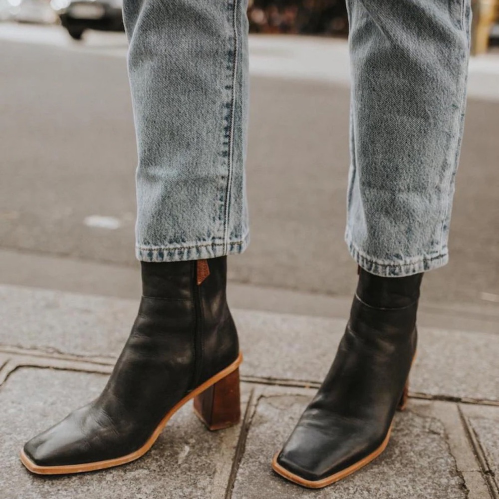 ALOHAS Black Leather Square-Toe Ankle Boots